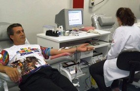 Liesjho doa sangue em prol do Hemosc/Joaçaba
