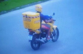 Ladrões assaltam carteiro e levam moto com encomendas
