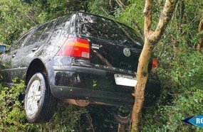 Saída de pista deixa três jovens feridos em Capinzal