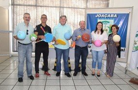 Joaçaba recebe materiais esportivos da Fesporte