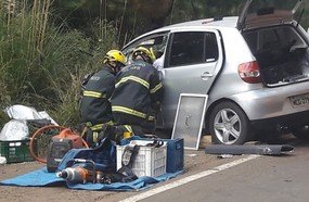 Motorista fica preso às ferragens em colisão frontal na SC-355