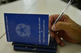 Presidente revoga artigo da MP que suspendia contrato de trabalho