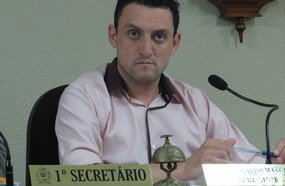Vereador foi procurado por senhora que teve cirurgia barrada no Hust