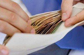 Homem encontra envelope com R$ 50 mil e devolve ao proprietário