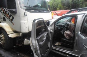 Casal com veículo roubado se envolve em acidente na BR-153