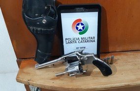 Motorista é preso por posse ilegal de arma de fogo