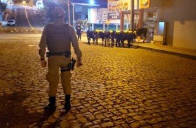 PM é acionada após gado invadir centro de Ponte Serrada