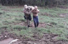 Dirigia veículo roubado e tentou fugir da polícia