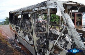 Incêndio em micro-ônibus foi criminoso, aponta laudo