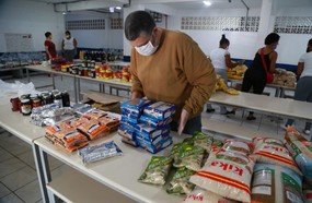 Deputado questiona Estado se kit da merenda escolar é suficiente