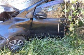 Motorista despenca com veículo em barranco na SC-135