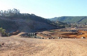 Operário morre após cair de barragem em construção