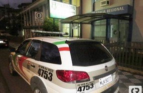 Rapaz é detido após ameaçar pai com foice em Herval d´Oeste