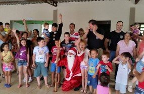 Polícia Civil proporciona natal para as crianças do Jardim Lindóia