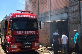 Depósito de supermercado pega fogo em Videira