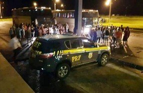 Bandidos trocam tiros em tentativa de assalto a ônibus na BR-153