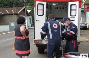 Jovem ferida em acidente na Av.Caetano Natal Branco