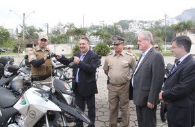 Governo do Estado entrega motocicletas para a ROCAM