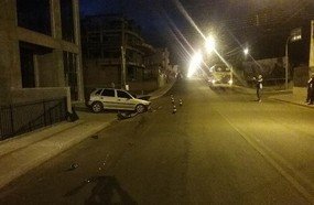 Motorista de ônibus atinge veículo estacionado após dormir ao volante