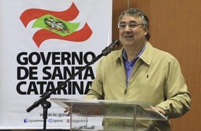 Governador pede revisão de gastos para enfrentamento da crise