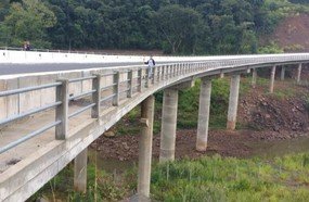 Acadêmicos de Engenharia Civil estudam ponte do Rio Estreito