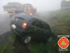 Mulher cai com veículo em barranco em Irani