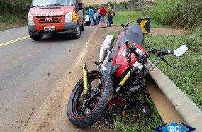 Motociclista fica ferido após queda no interior de Lacerdópolis