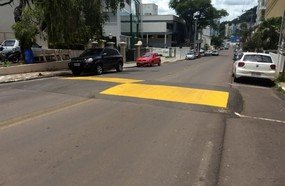 Prefeitura realiza manutenção nas sinalizações de trânsito