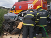 Jovem morre em colisão entre carro e caminhão na BR-470