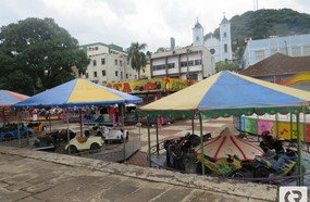 Vereador quer proibir instalação de parques na Praça de Herval