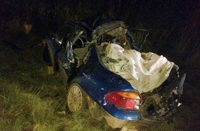 Colisão entre carro e caminhão deixa sete mortos na BR-153