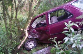 Veículo de Herval sai da pista após colidir com caminhão na BR-282