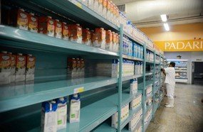 Falta de reposição limita estoque nos supermercados de SC