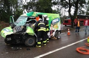 Motorista fica ferido após colidir em carreta de Joaçaba na BR-153