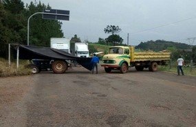 Moradores interditam SC-135 para reivindicar melhorias