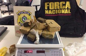PRF e Força Nacional prendem rapaz com drogas em Joaçaba