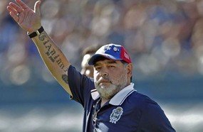 Morre Diego Maradona após parada cardiorrespiratória