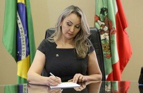 Governadora interina suspende polêmico aumento de procuradores