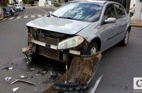 Colisão entre veículos resulta em danos materiais em Joaçaba