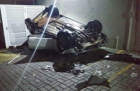Morre motorista que despencou com carro em pátio de empresa