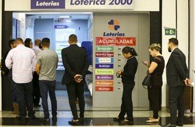 Governo define lotéricas e igrejas como atividades essenciais