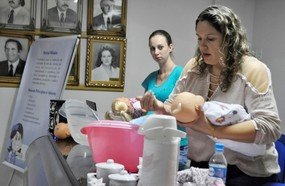 Gestantes recebem instruções durante curso em Joaçaba