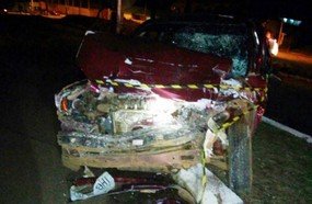 Colisão frontal entre carro e caminhão deixa dois feridos