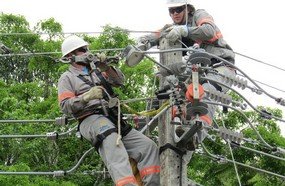 Celesc recupera 85% do sistema elétrico danificado pelo temporal