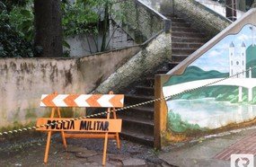 Passarela interditada por medidas de segurança