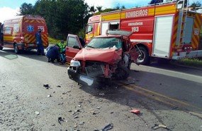 Condutor fica gravemente ferido em colisão na BR-470