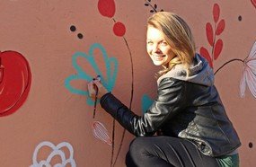 Artista transforma muro com sua arte em Herval d’Oeste