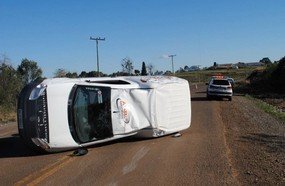 Joaçabense fica ferido após capotar veículo em Campos Novos