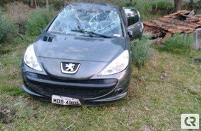 Veículo de Joaçaba capota e deixa três feridos na SC-150