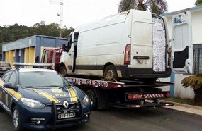 Após perseguição, PRF apreende veículo com cigarros em Jaborá